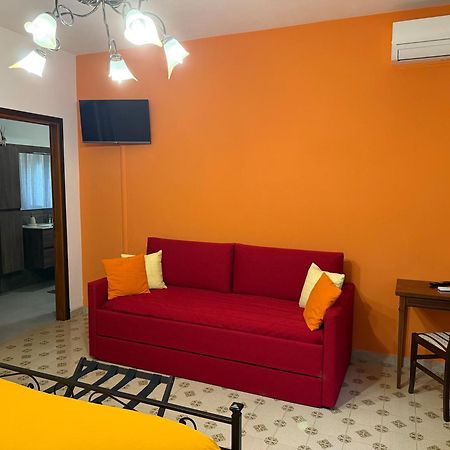 Casnate Con Bernate B&B Villa Mirella المظهر الخارجي الصورة