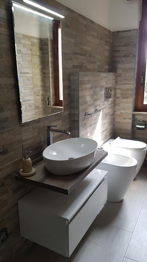 Casnate Con Bernate B&B Villa Mirella المظهر الخارجي الصورة