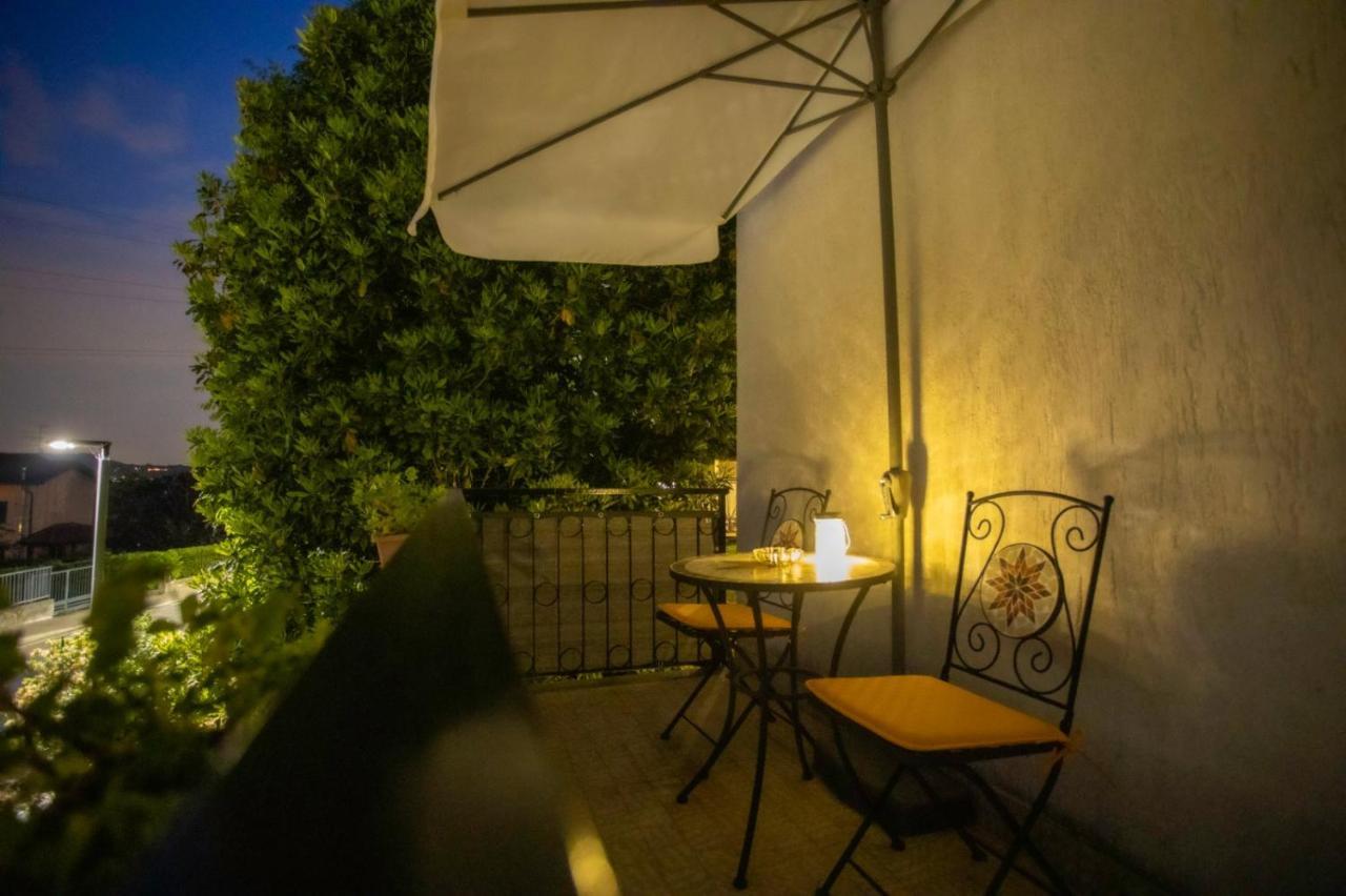 Casnate Con Bernate B&B Villa Mirella المظهر الخارجي الصورة