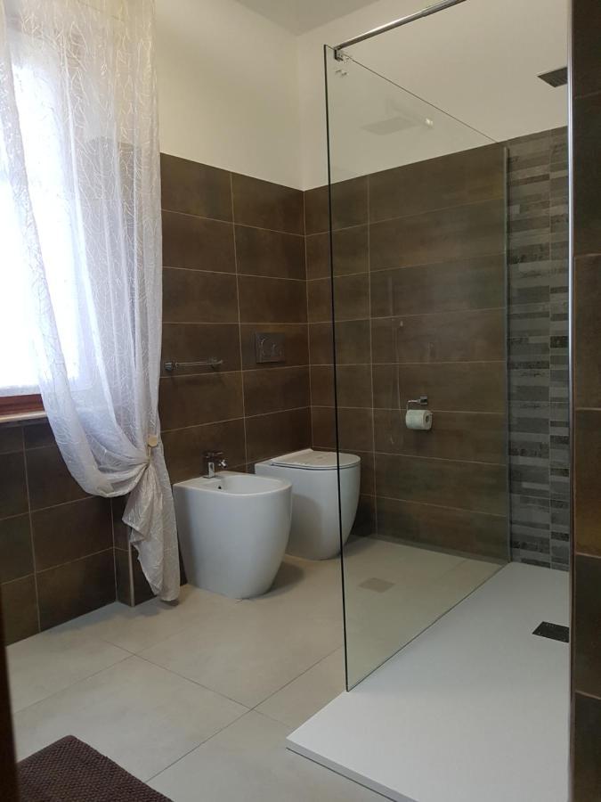 Casnate Con Bernate B&B Villa Mirella المظهر الخارجي الصورة
