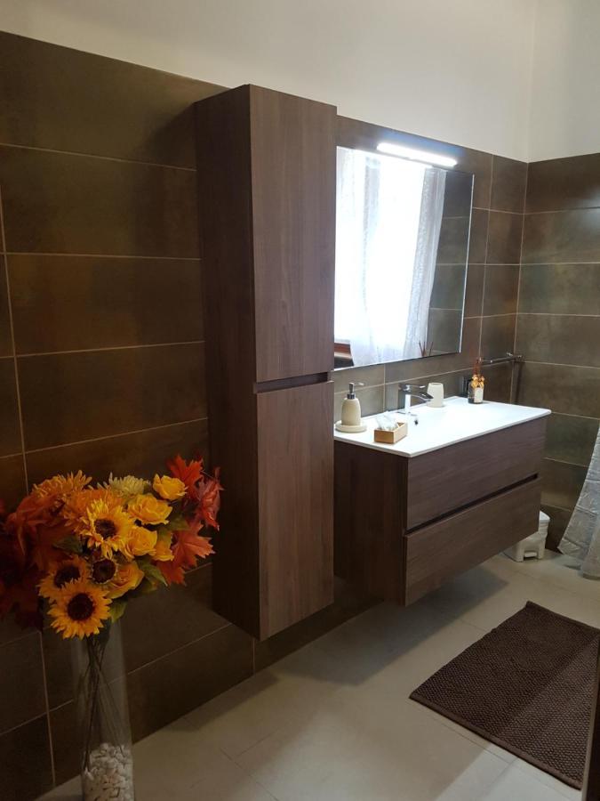 Casnate Con Bernate B&B Villa Mirella المظهر الخارجي الصورة