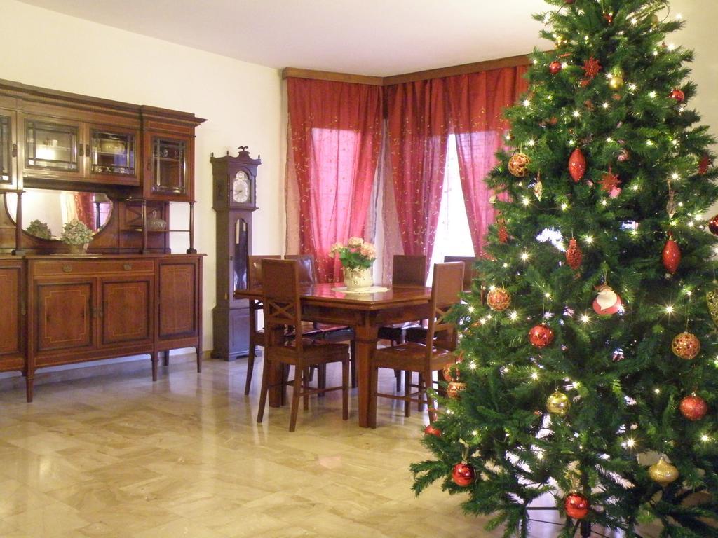 Casnate Con Bernate B&B Villa Mirella المظهر الخارجي الصورة