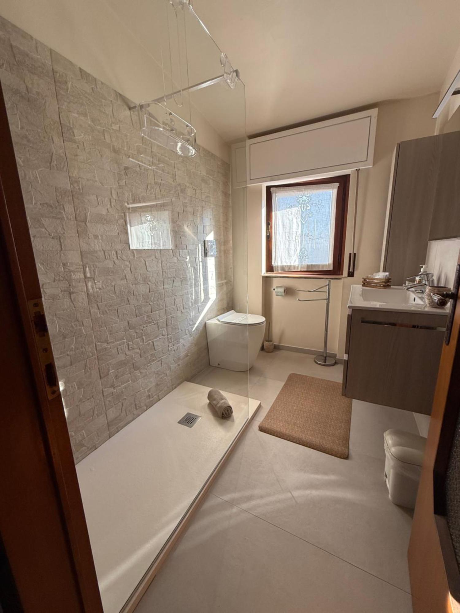 Casnate Con Bernate B&B Villa Mirella المظهر الخارجي الصورة