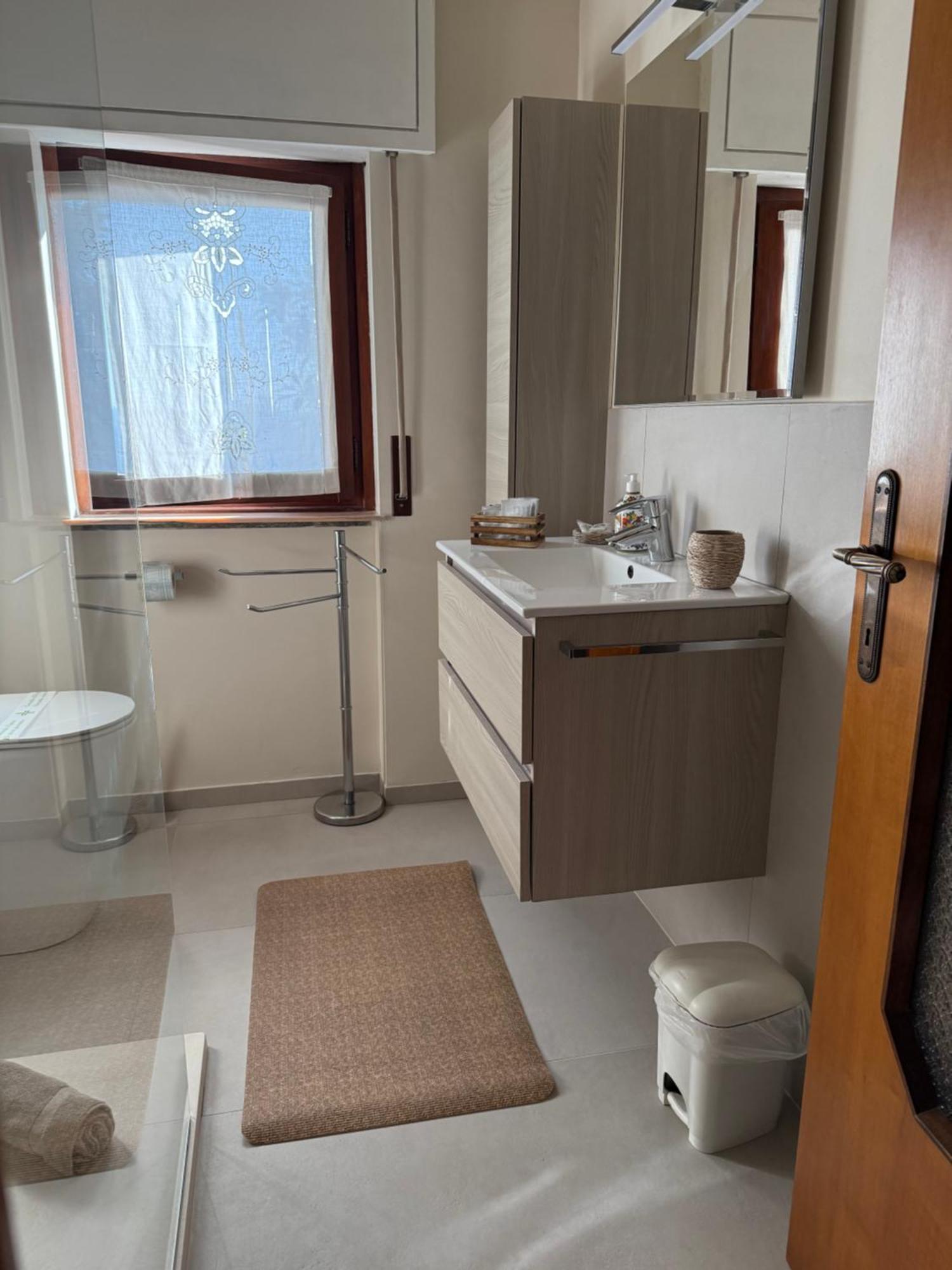 Casnate Con Bernate B&B Villa Mirella المظهر الخارجي الصورة