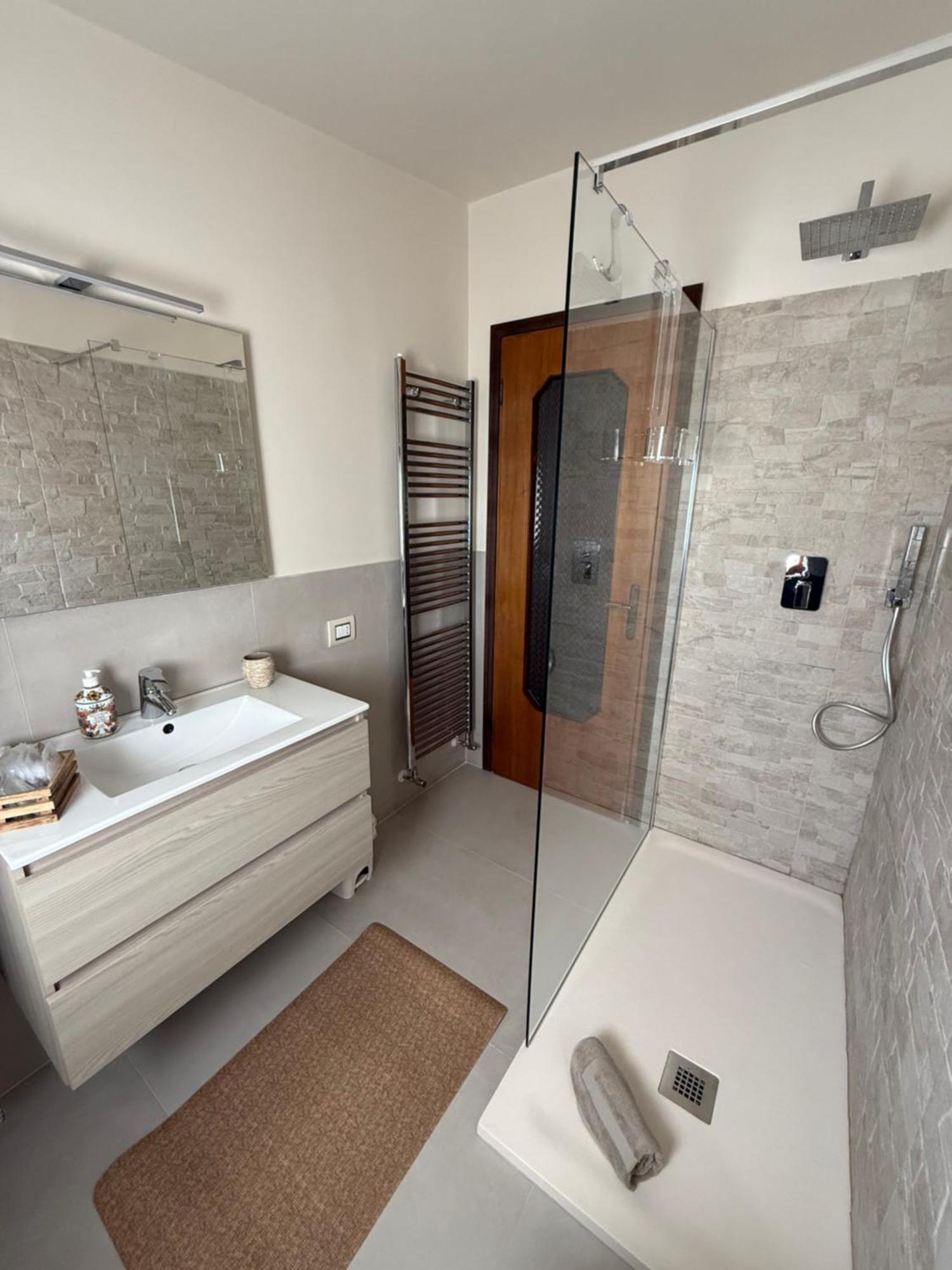Casnate Con Bernate B&B Villa Mirella المظهر الخارجي الصورة