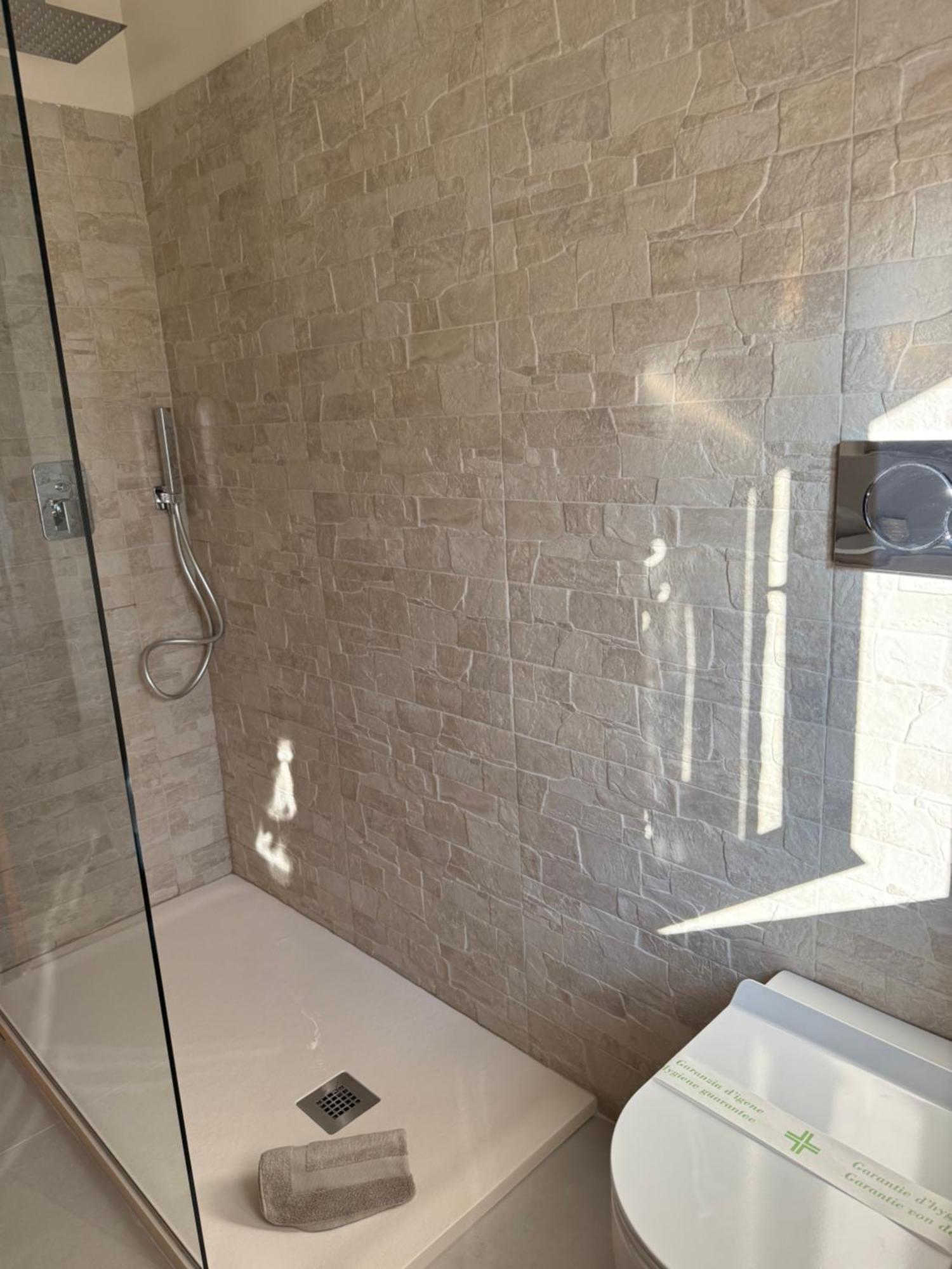 Casnate Con Bernate B&B Villa Mirella المظهر الخارجي الصورة