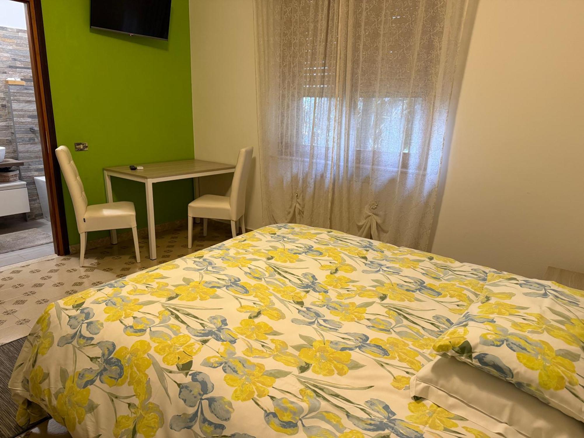 Casnate Con Bernate B&B Villa Mirella المظهر الخارجي الصورة