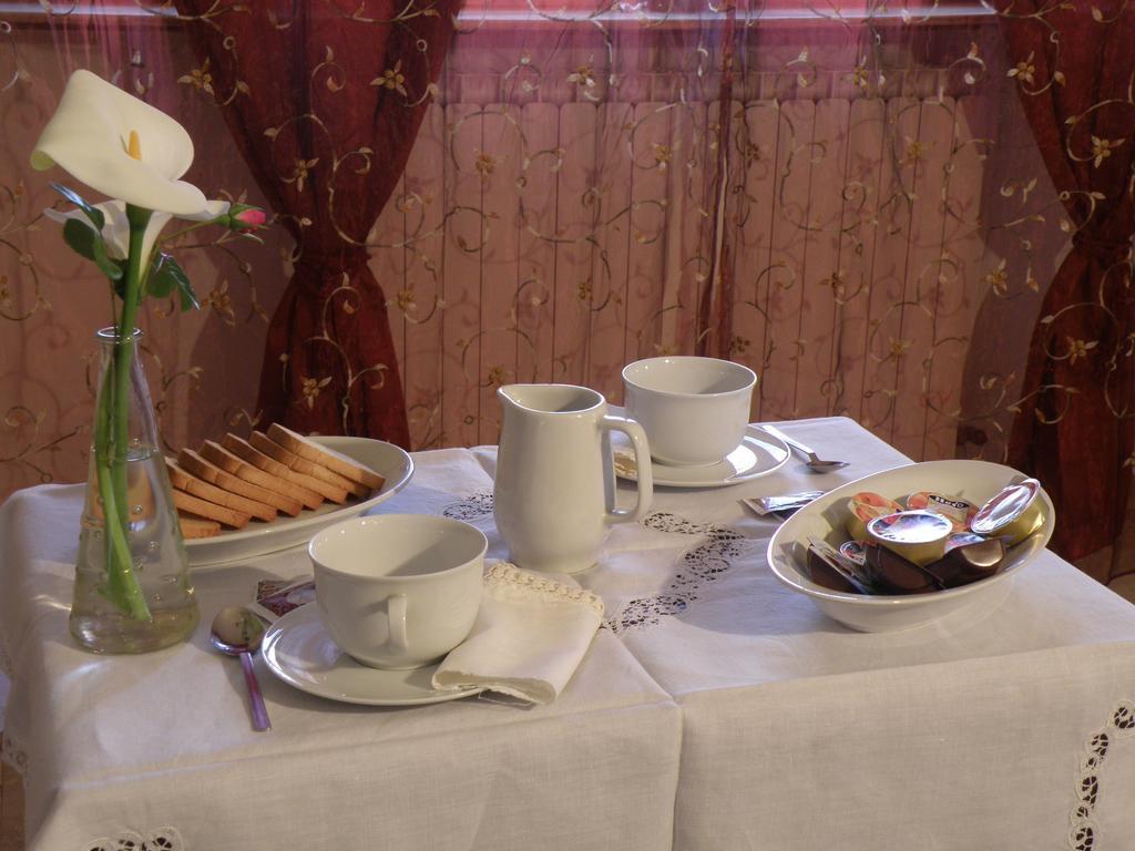 Casnate Con Bernate B&B Villa Mirella المظهر الخارجي الصورة