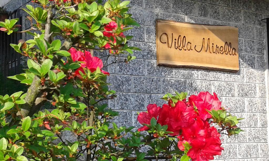 Casnate Con Bernate B&B Villa Mirella المظهر الخارجي الصورة