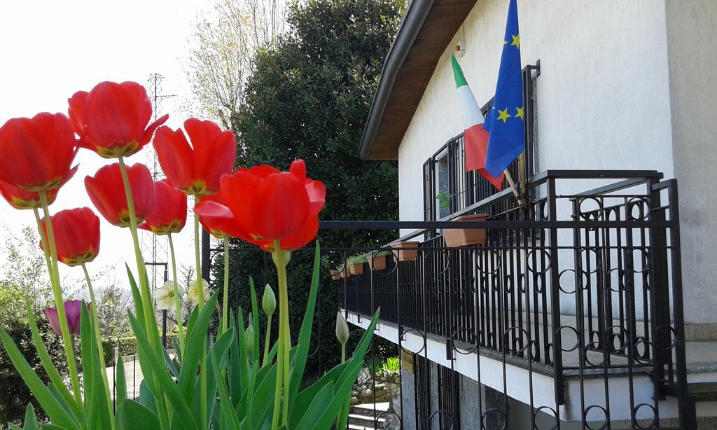 Casnate Con Bernate B&B Villa Mirella المظهر الخارجي الصورة