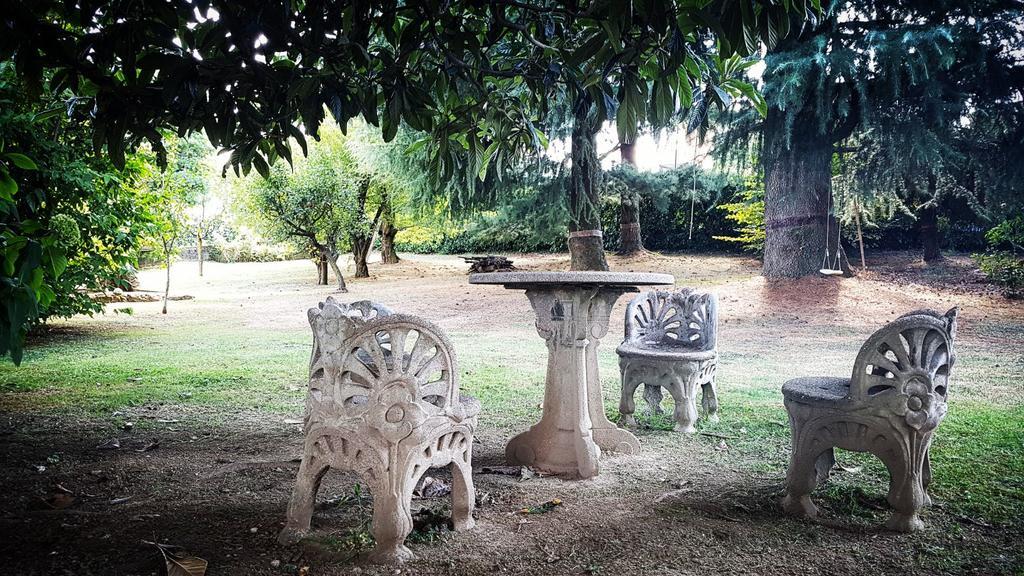 Casnate Con Bernate B&B Villa Mirella المظهر الخارجي الصورة