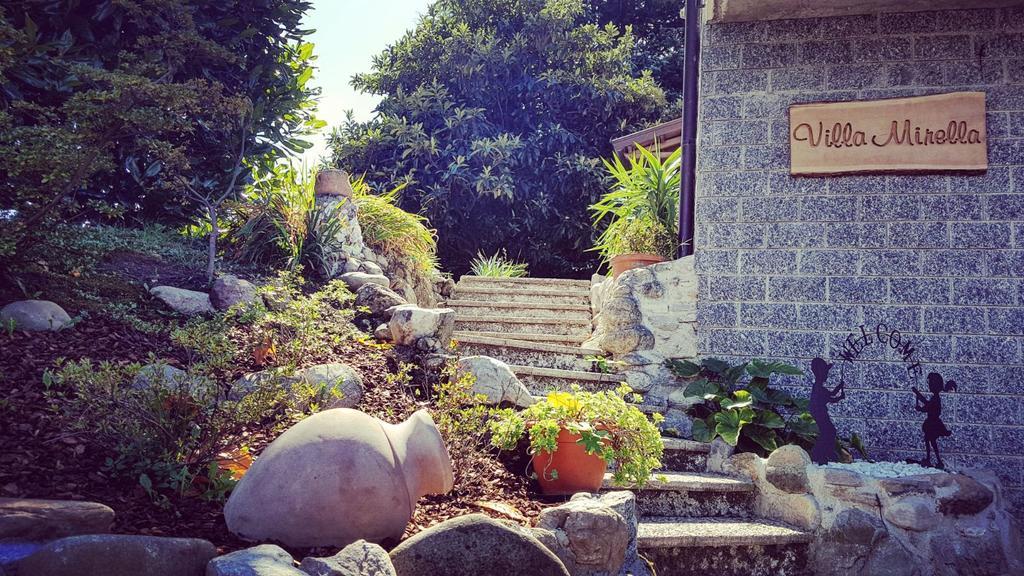 Casnate Con Bernate B&B Villa Mirella المظهر الخارجي الصورة