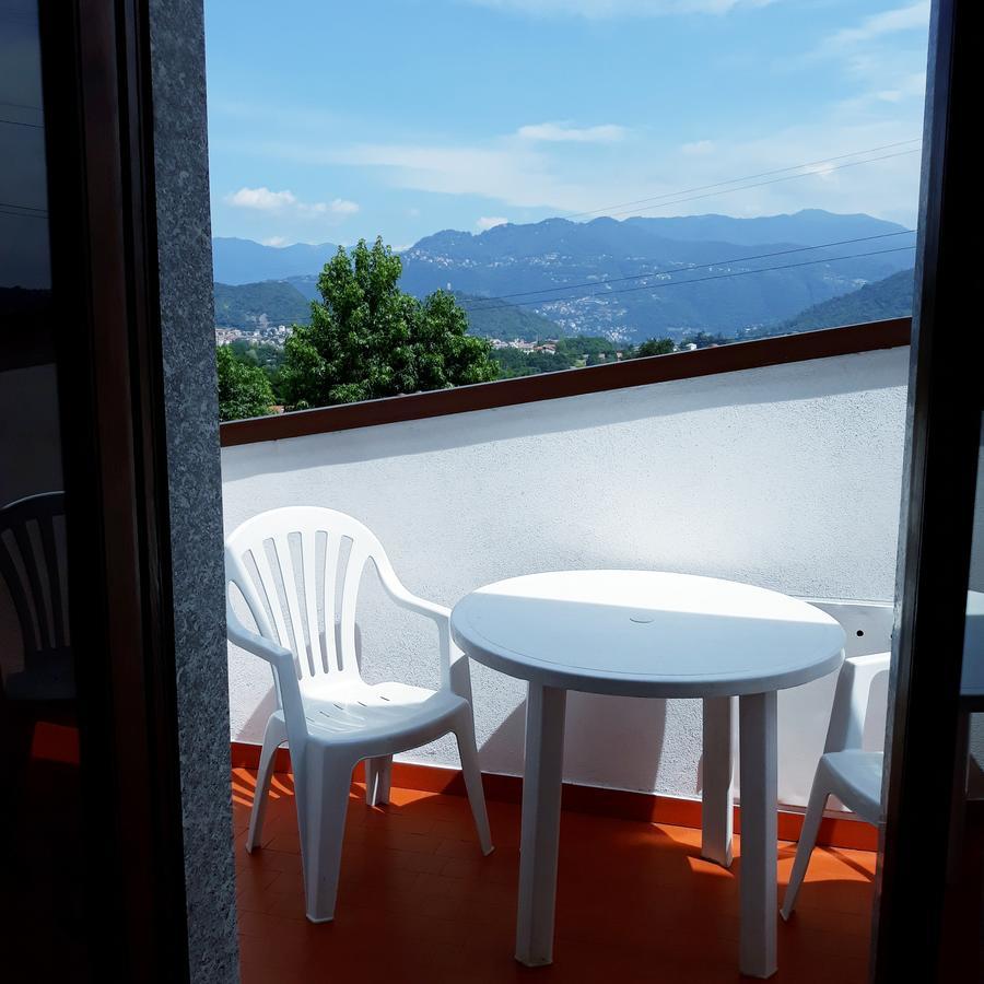 Casnate Con Bernate B&B Villa Mirella المظهر الخارجي الصورة