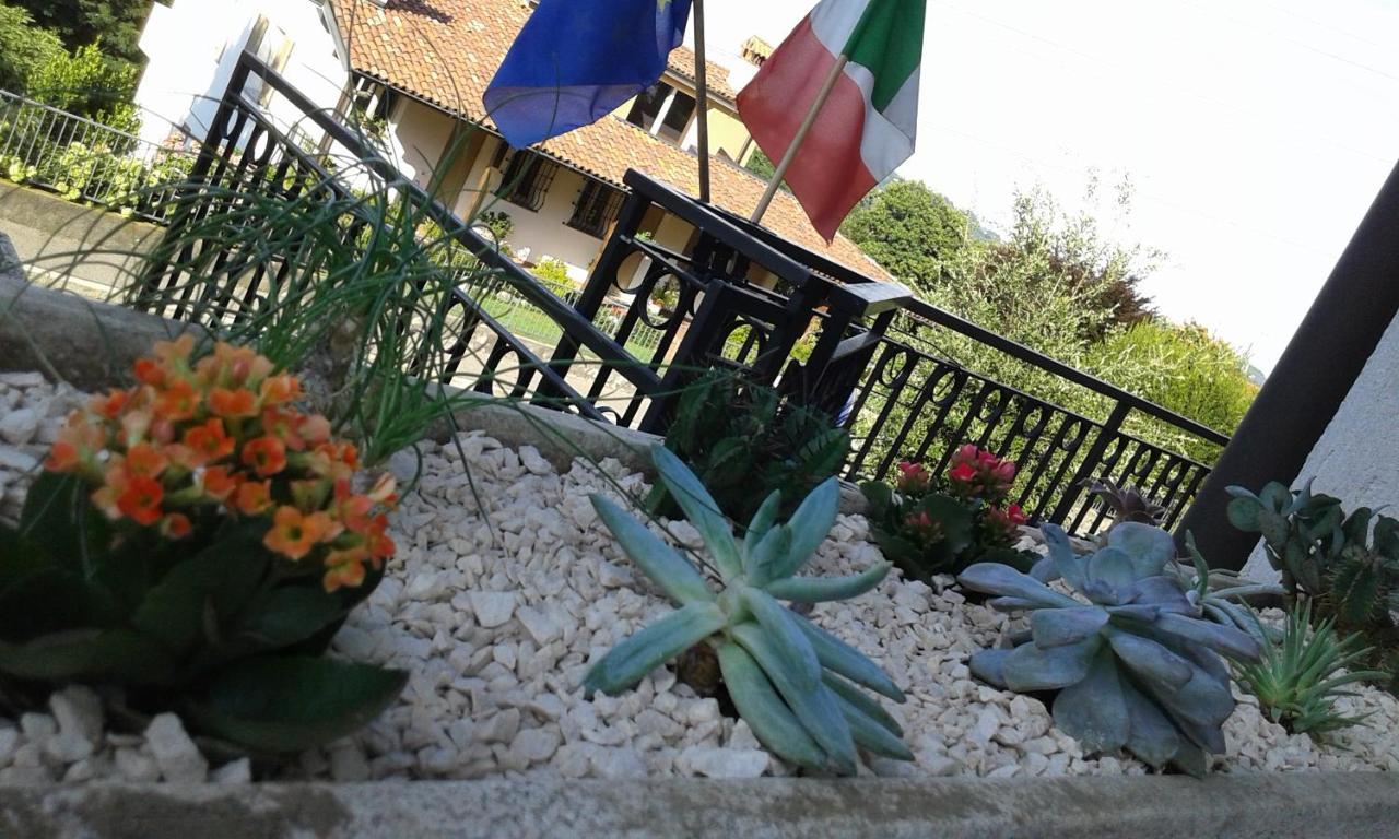 Casnate Con Bernate B&B Villa Mirella المظهر الخارجي الصورة